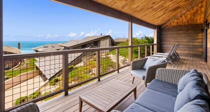 Oceanfront Retreat at Pajaro Dunes.  Beach Access, Hot Tub, BBQ, Pool Table.