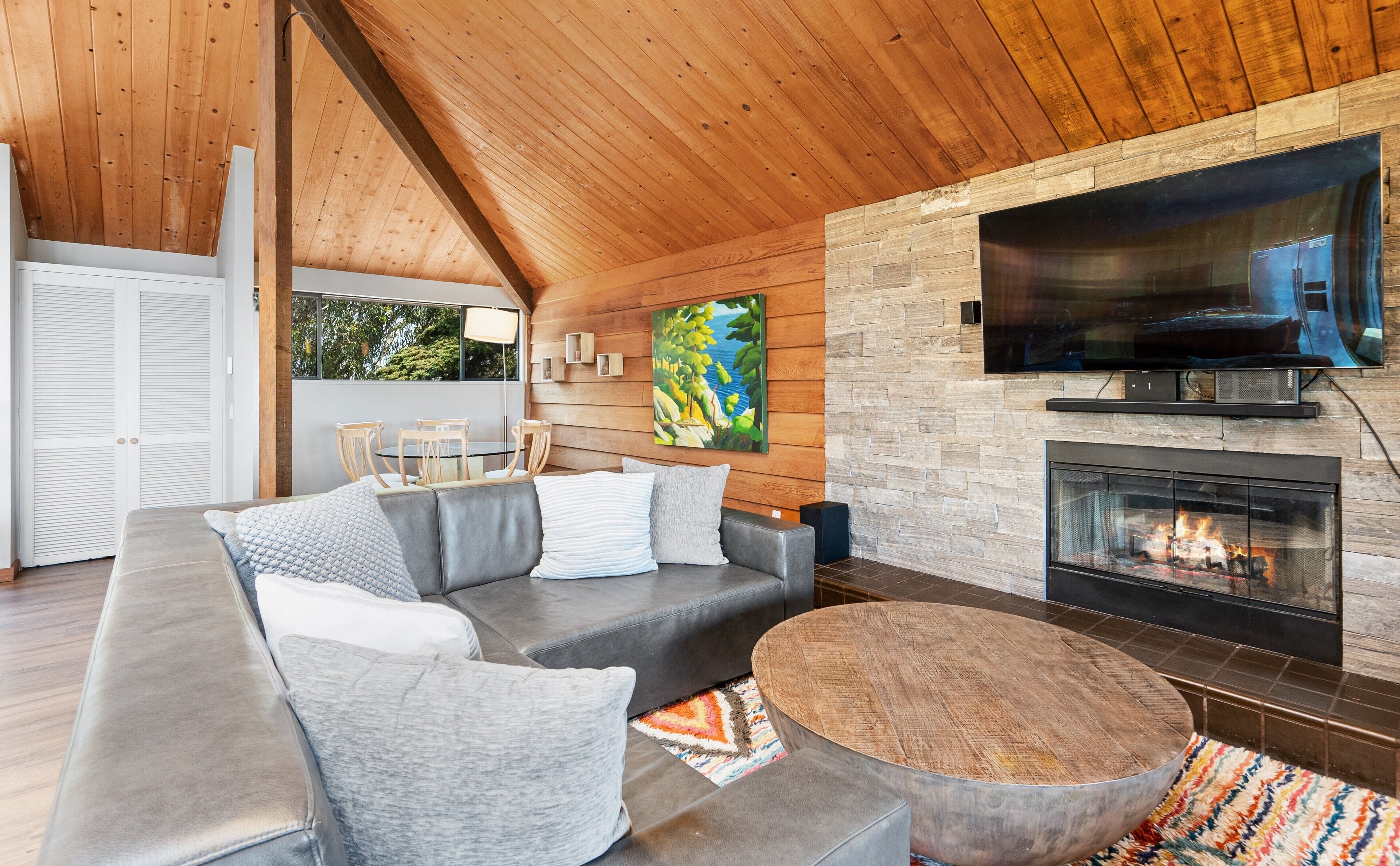 Oceanfront Retreat At Pajaro Dunes.  Beach Access, Hot Tub, Bbq, Pool Table. - Watsonville, CA