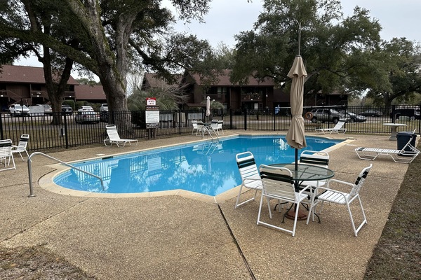 Pool for Sunshine Oaks guests