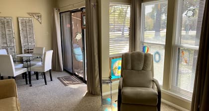Sunshine Oaks - 1st Floor Condo w/ Pool: Golf, Swim & Casino nearby!