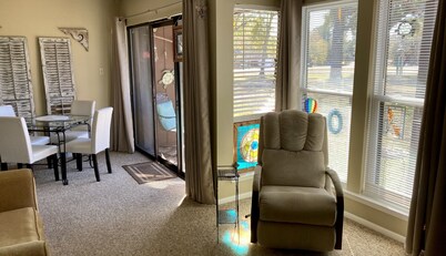 Sunshine Oaks - 1st Floor Condo w/ Pool: Golf, Swim & Casino nearby!