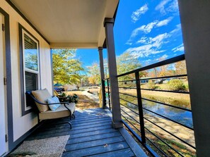 Terrace/patio - Clearwater Cottage A
(Hot Springs National Park)