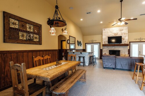 Casa Bella @ Buchanan Vacation Homes - POOL & FREE FRIO RIVER ACCESS