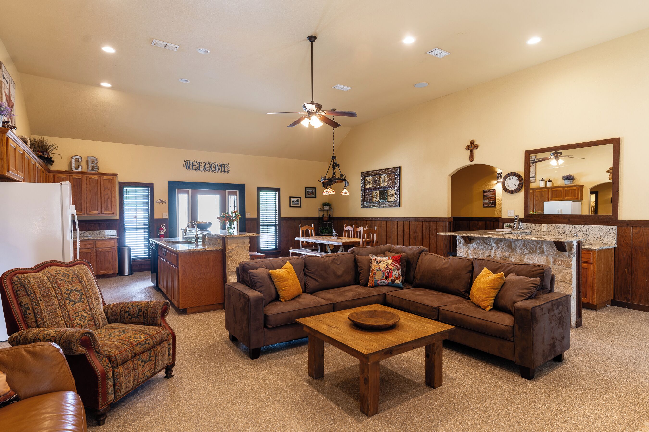 Casa Bella @ Buchanan Vacation Homes - Pool & Free Frio River Access - Concan, TX