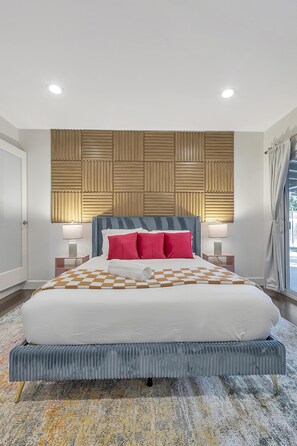 5 عدّة غرف نوم ومكواة/لوح كي وواي فاي وملاءات أسرّة