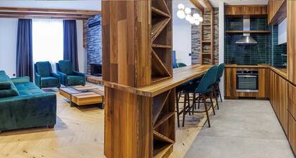 🏔️ Ski-in/Ski-out Mountain Apartment: Luxury, Views, Convenience. Book Now 🎿❄️