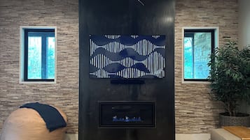 Llar de foc i taula de tennis de taula