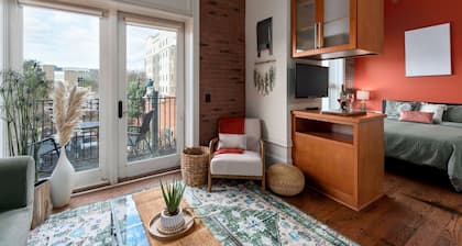 Cozy Condo Front Street Wilmington Private Balcony Walking distance