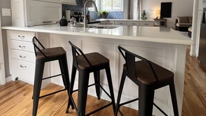 Private kitchen - Stay in Style & Comfort with Our Family-Friendly VRBO near the Broadmoor Hotel (Colorado Springs)