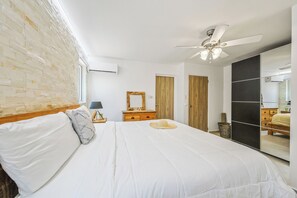 4 bedrooms, iron/ironing board, WiFi, bed sheets - 4Br Villa Near Aruba’s Best Beaches with Pool Access – Bona Vista 19 (Aruba)