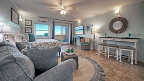 Interior - Studio w/ Balcony, Pools & Direct Beach Access Seaside Blessing by Avantstay (Port Aransas)