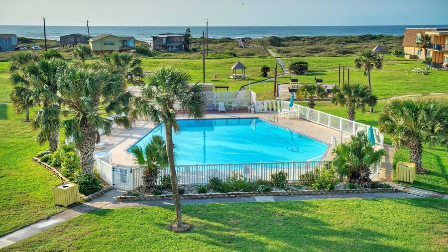 Beach Boardwalk Access, 2 Pools, Pickleball/tennis Beach Bliss by Avantstay