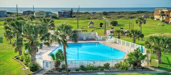 Steps to Sandfest Beach Access, 2 Pools, Pickleball Beach Bliss by Avantsta