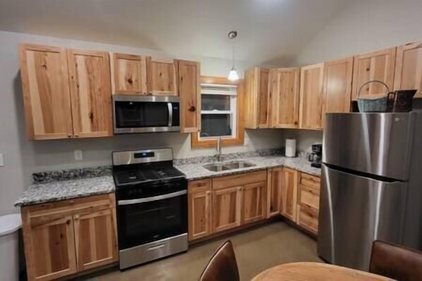 Fridge, coffee/tea maker