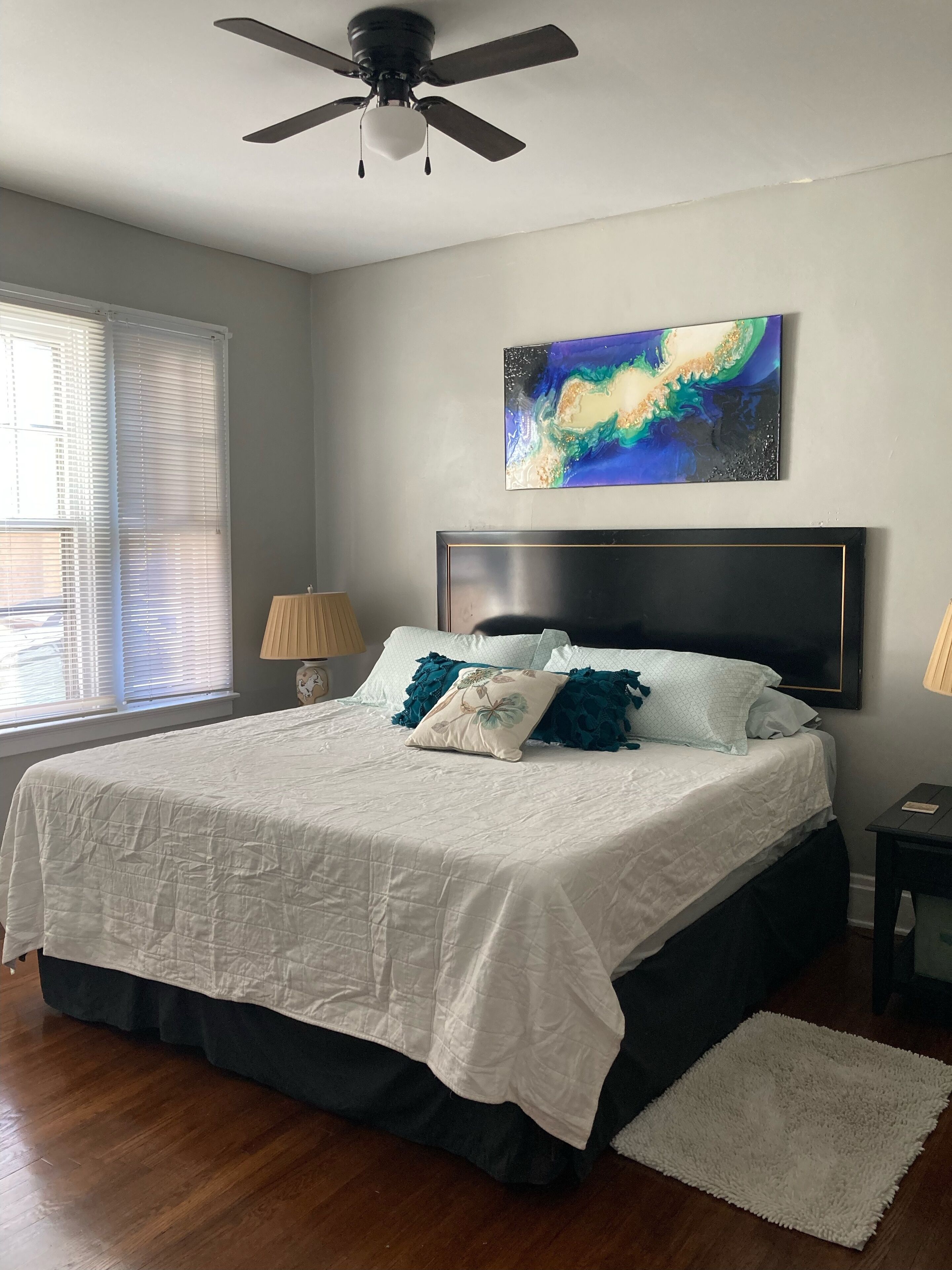 2 habitaciones, tabla de planchar con plancha y cuna de viaje 