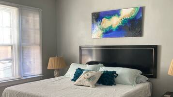 2 habitaciones, tabla de planchar con plancha y cuna de viaje