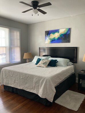 2 habitaciones, tabla de planchar con plancha y cuna de viaje 