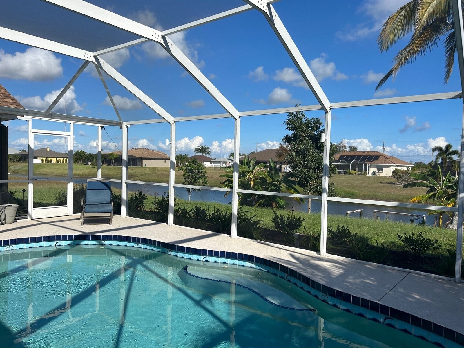 حمّام سباحة مُدفَّأ