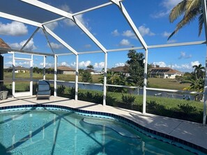 A heated pool - Gone Coastal - fishing dock and beautiful canal views (Rotonda West)