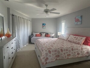 3 bedrooms, iron/ironing board, free WiFi, bed sheets - Gone Coastal - fishing dock and beautiful canal views (Rotonda West)