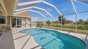 A heated pool - Gone Coastal - fishing dock and beautiful canal views (Rotonda West)