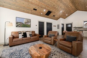 Smart TV, chimenea y futbolito 