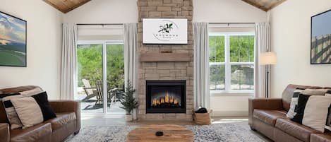 Smart TV, chimenea y futbolito