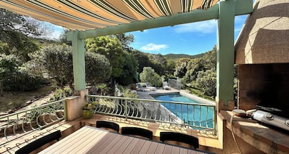 Villa Avec vue mer & Piscine à Portigliolo