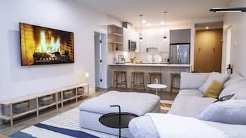 Condo | Living area | Flat-screen TV