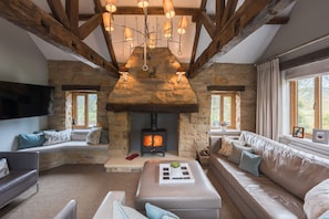 Smart TV, fireplace
