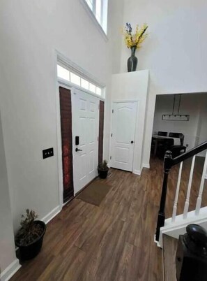 Interior - Cheerful 4 bedroom home with fireplace.
(Waldorf)