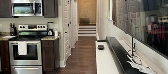 LUXURY MODERN 1 BED LOFT WITH PARKING