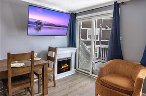 Televisie en een open haard