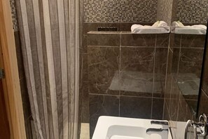 Bathroom - Exclusive Room, 1 King Bed, Bay View, Executive Level (San Juan Del Sur)