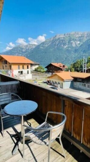 Outdoor dining - Three-Bedroom Apartment
(Ringgenberg)
