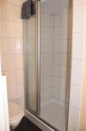 Haartrockner, Handtücher, Toilettenpapier
