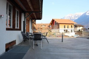 تناول الطعام بالخارج