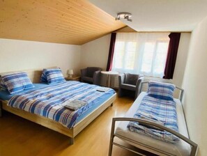 4 bedrooms, iron/ironing board, free WiFi - Apartment - Split Level (Ringgenberg)