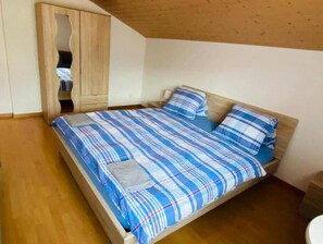 4 Schlafzimmer, Bügeleisen/Bügelbrett, kostenloses WLAN