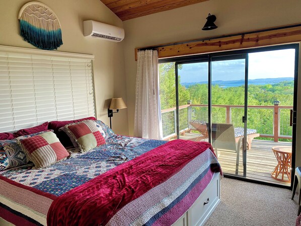 4 bedrooms, desk, iron/ironing board, free WiFi