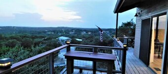 WEDDING PARTY AT THE TEXAS TREEHOUSE !