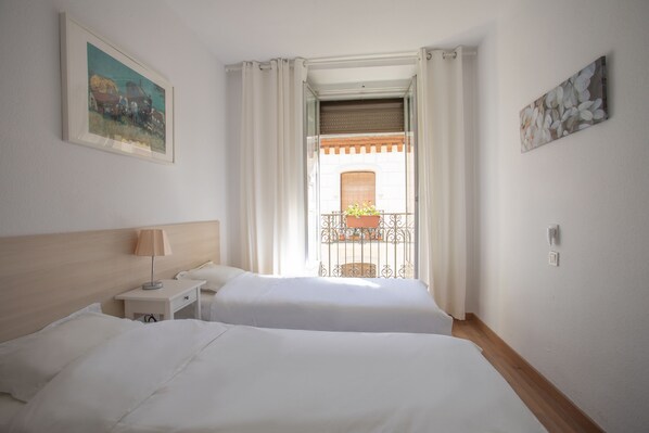 Basic Double or Twin Room, Balcony, City View | Premium bedding, bed sheets - nalon inn (Madrid)