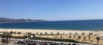 Comfortable flat in EmpuriaBrava by the strand with a stunning view on the bay.