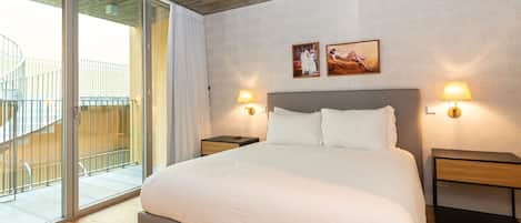 3 habitaciones, tabla de planchar con plancha, internet y ropa de cama