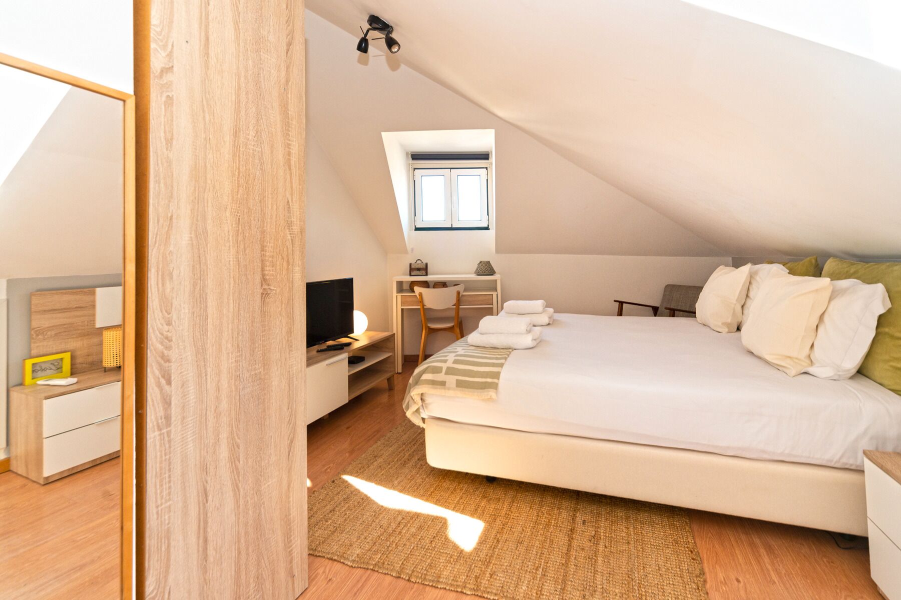 1 bedroom, iron/ironing board, internet, bed sheets
