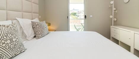 1 bedroom, iron/ironing board, internet, bed sheets