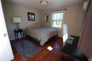 2 bedrooms, WiFi, bed sheets - Quiet Bellview Retreat Front (Ashland)