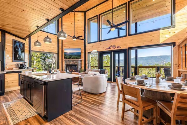 المنشأة من الداخل