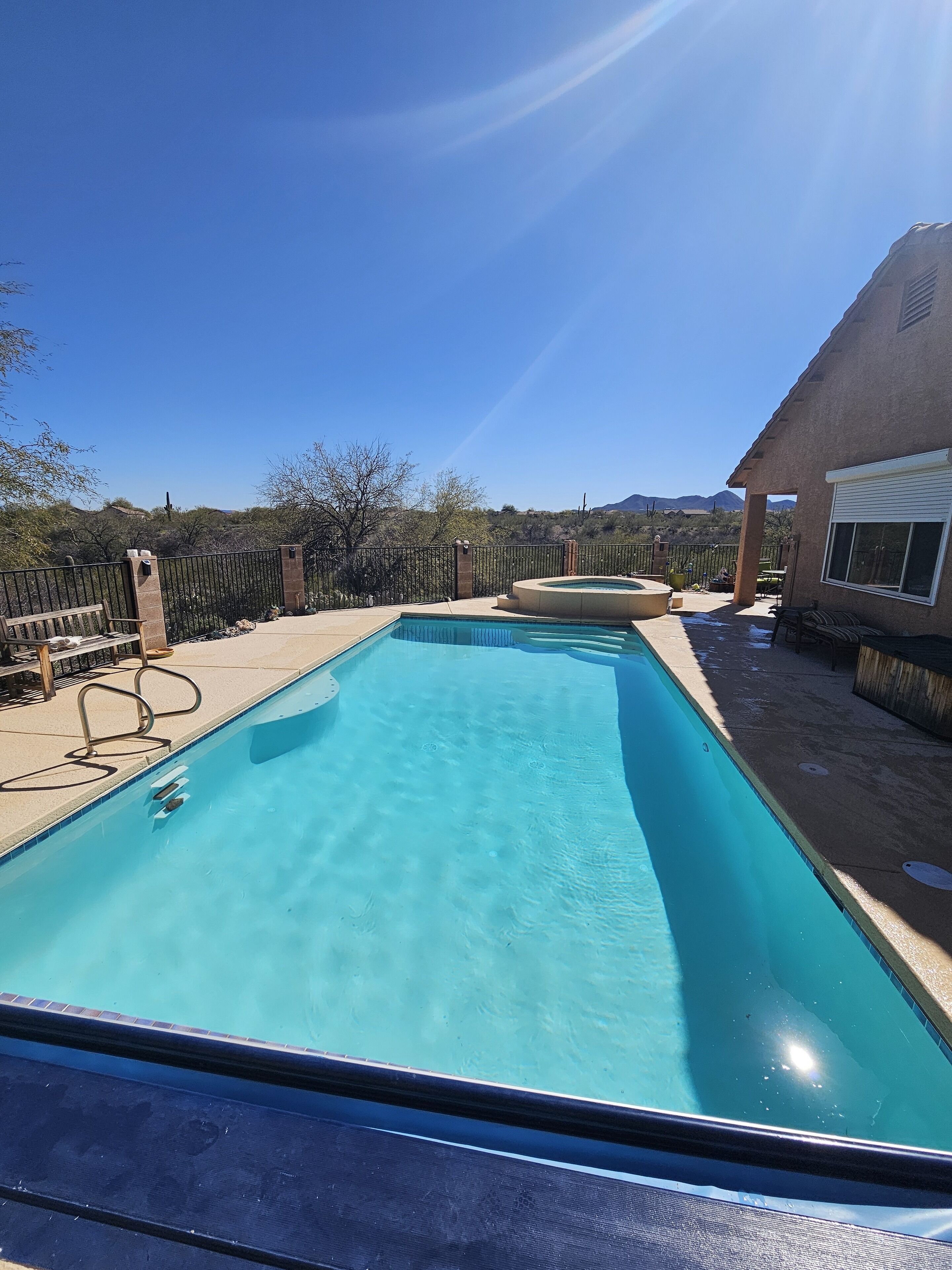 Getaway Desert Gem with Pool, Hot Tub, Private Lot, Stunning Views ! 