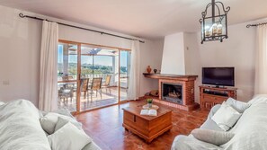 電視、乒乓球設施